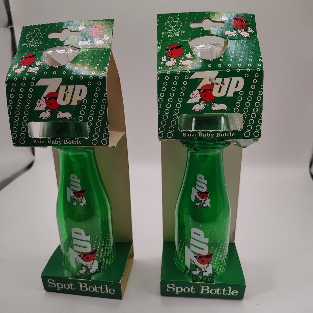 Two 1992 7UP Spot Baby Bottle W/ Original Packaging -Munchkin-NOS-6 Oz